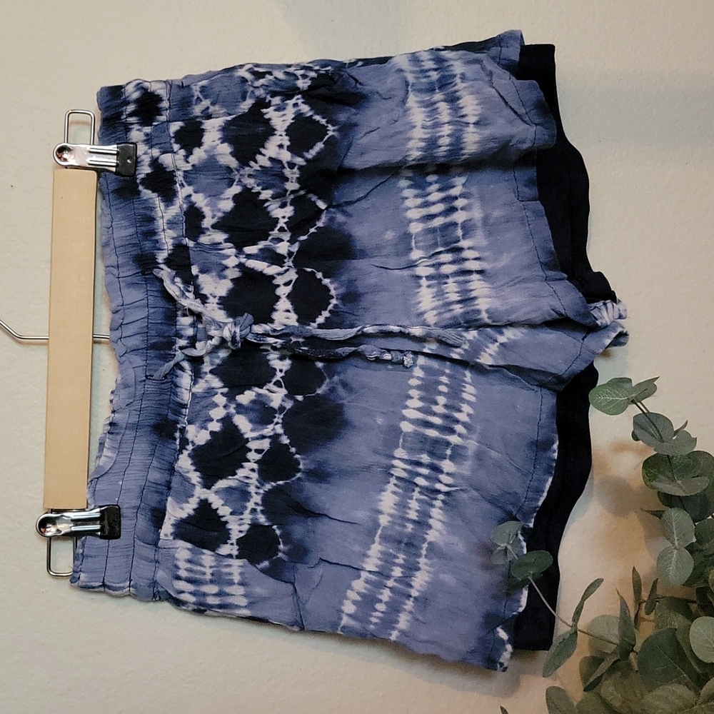 Tiedye blue linen shorts. SMALL